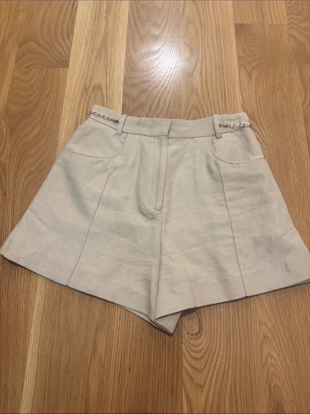 Maje Cream High-Waist Tailored Shorts with Chain Accent sz 2 36